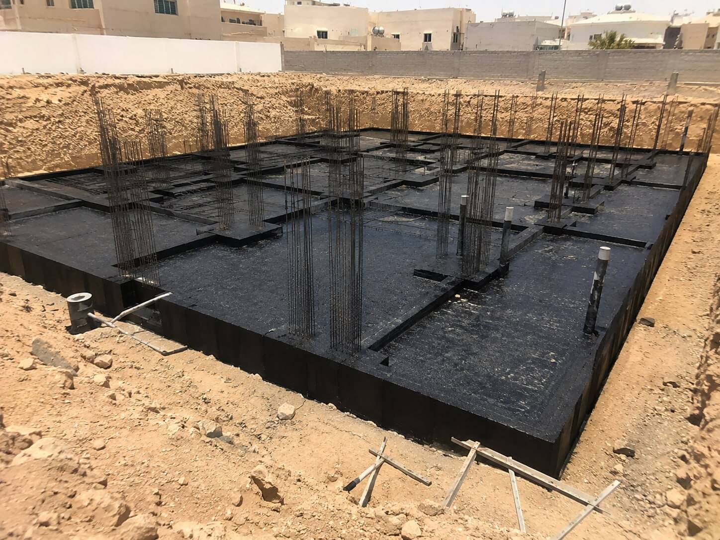 صورة خدمة عزل القواعد والأساسات